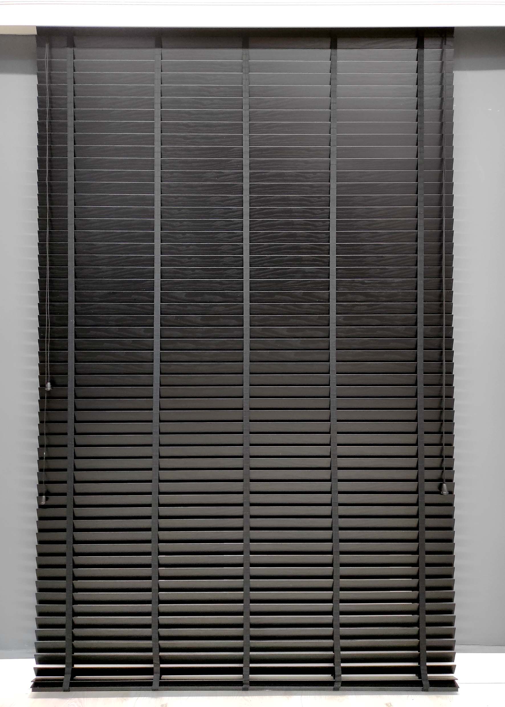JALUZİ PERDE SİYAH POLYWOOD 50MM OFİS MODERN VE TÜM MEKANLAR İÇİN 803